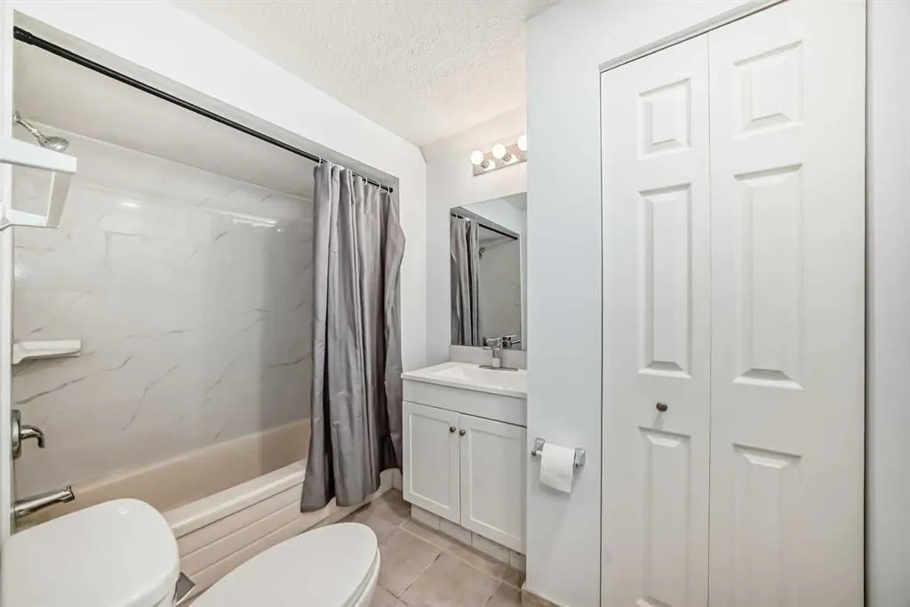 81 Bearberry Close NW