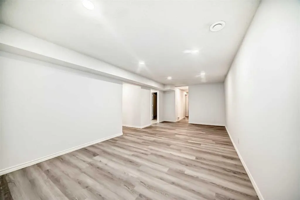 81 Bearberry Close NW