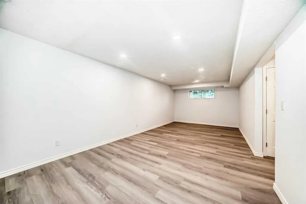 81 Bearberry Close NW