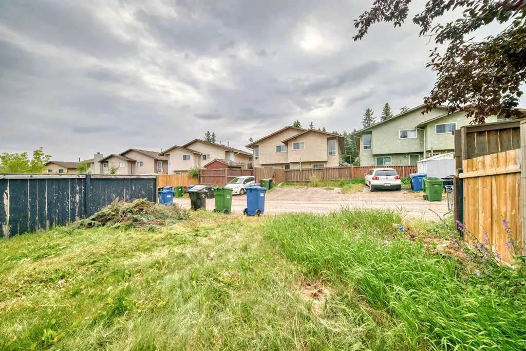 81 Bearberry Close NW