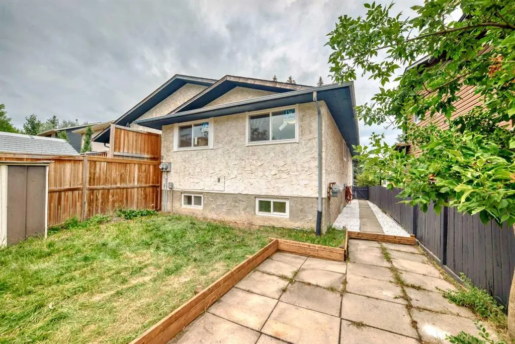 81 Bearberry Close NW