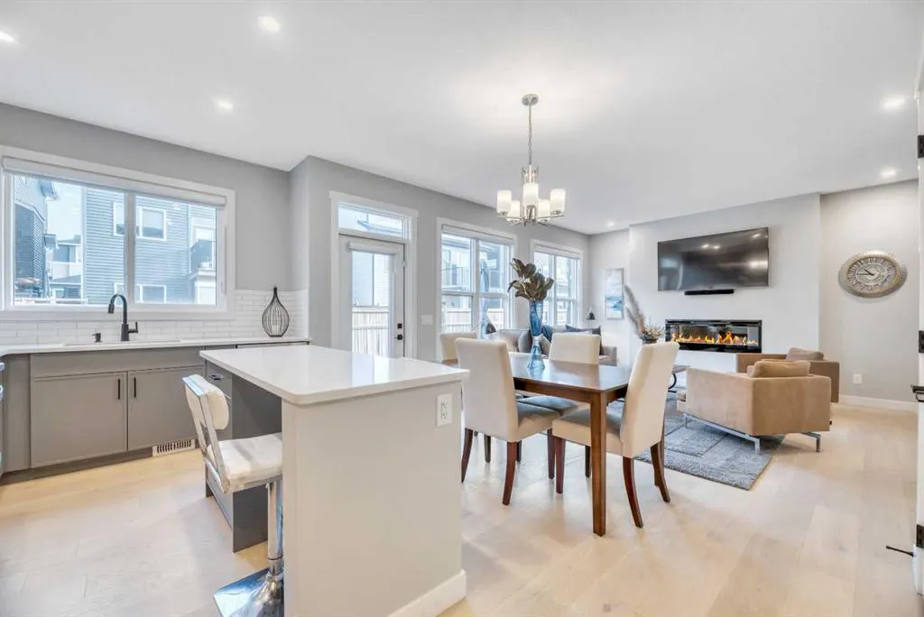 277 Ambleside Avenue NW