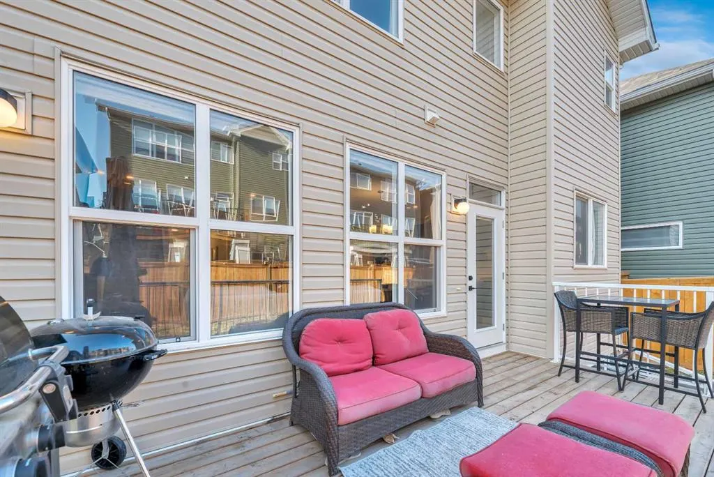 277 Ambleside Avenue NW