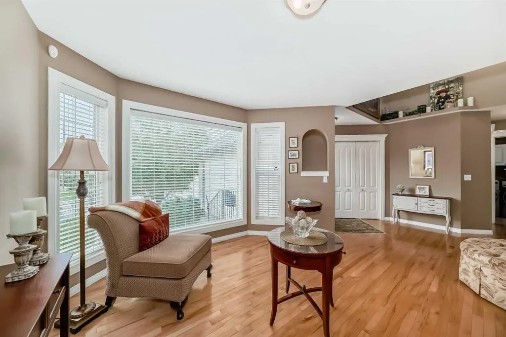69 Simcoe Close SW
