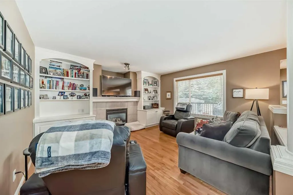 69 Simcoe Close SW