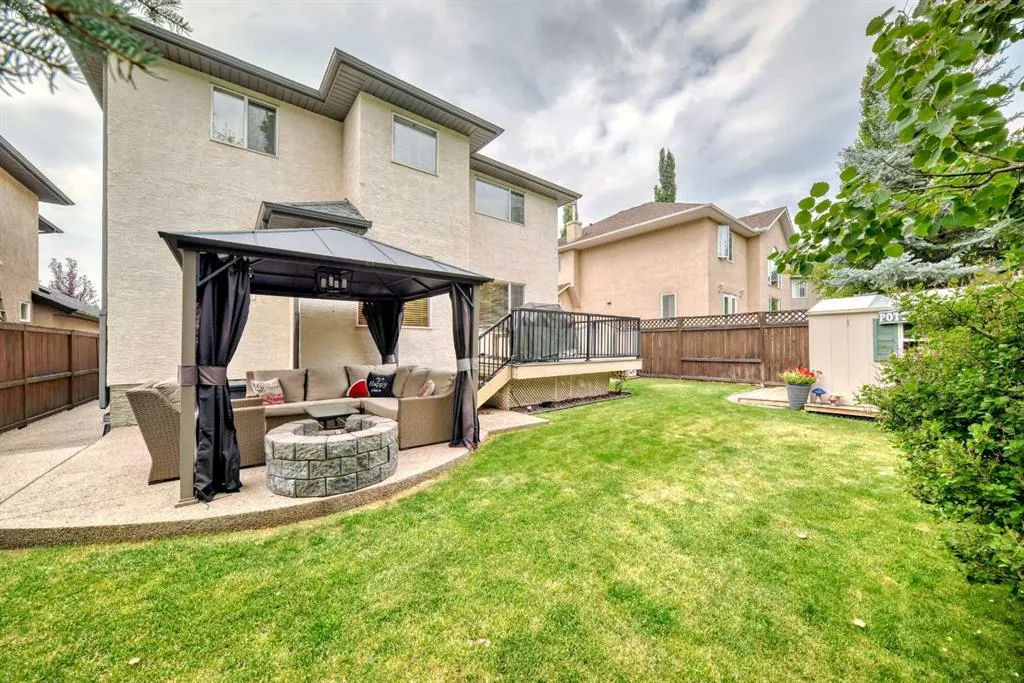 69 Simcoe Close SW