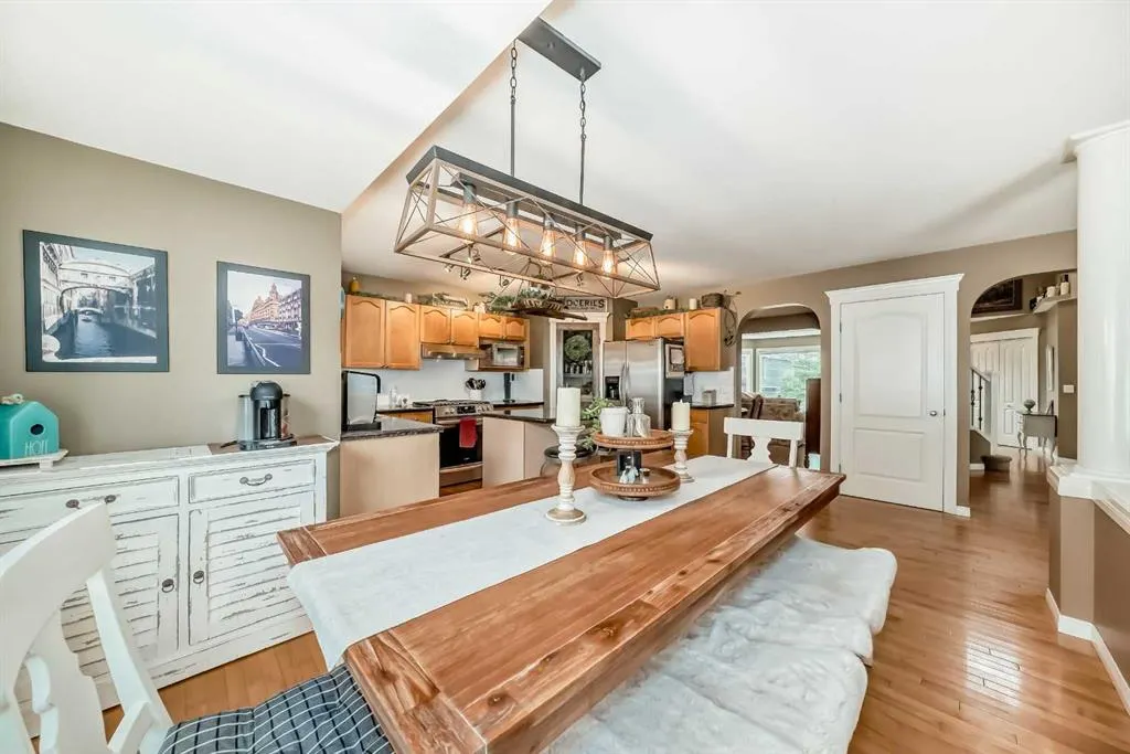 69 Simcoe Close SW