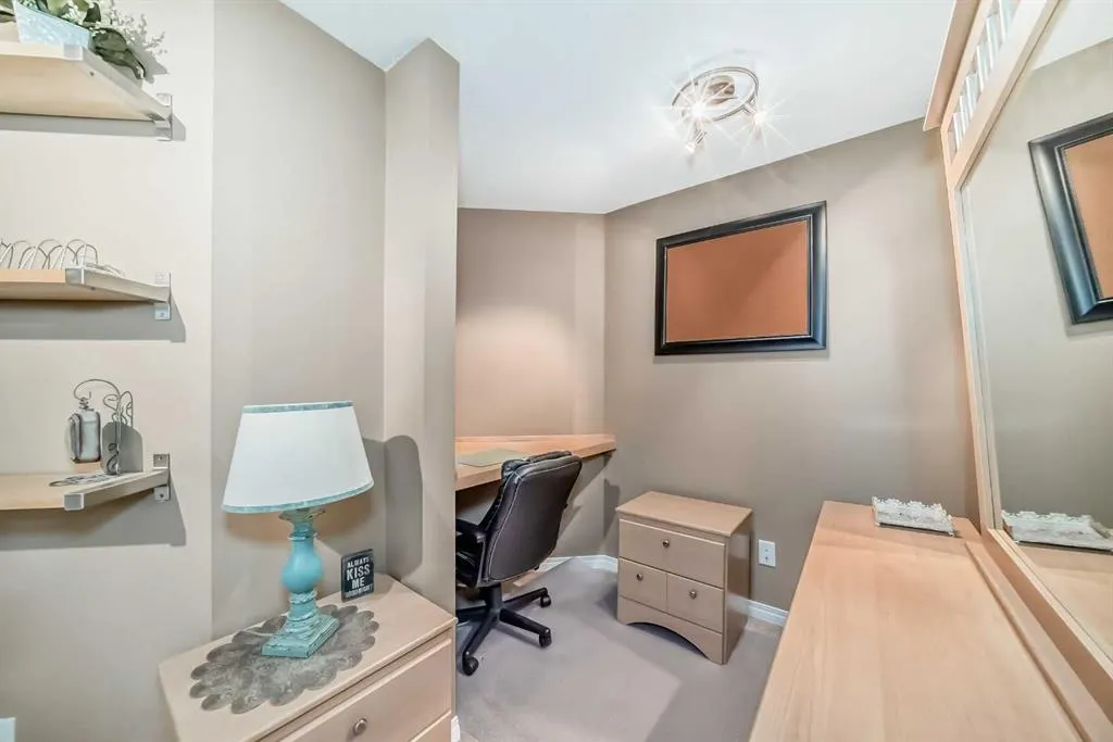 69 Simcoe Close SW