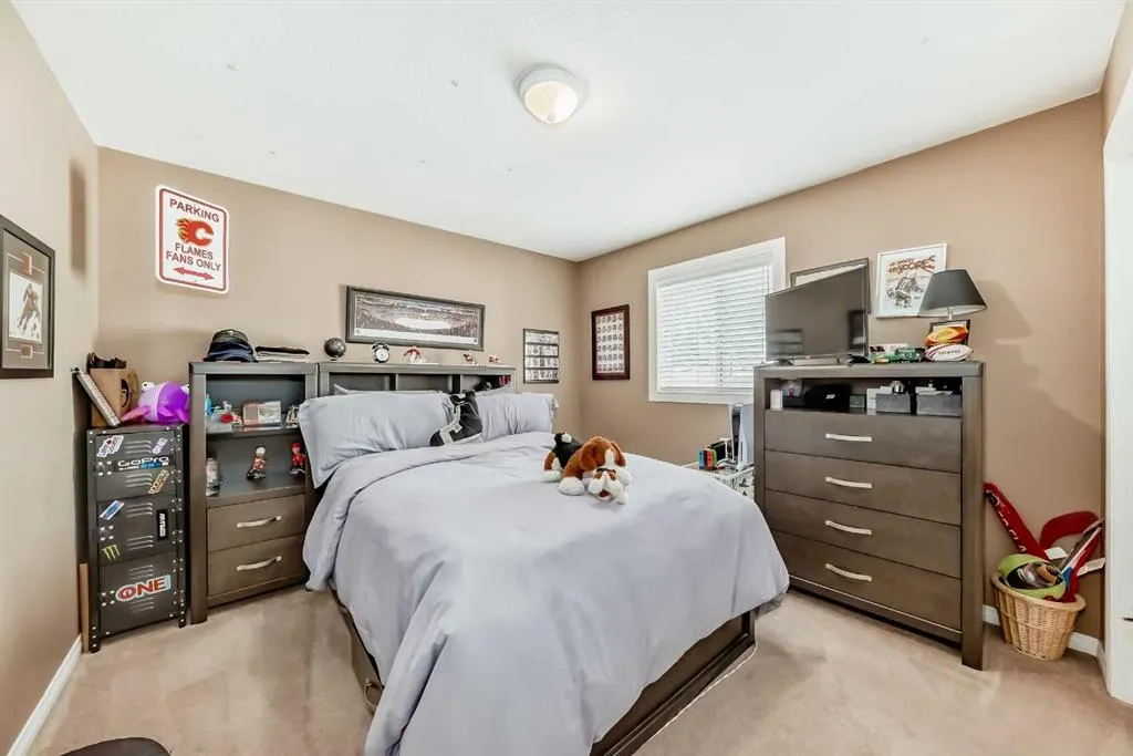69 Simcoe Close SW