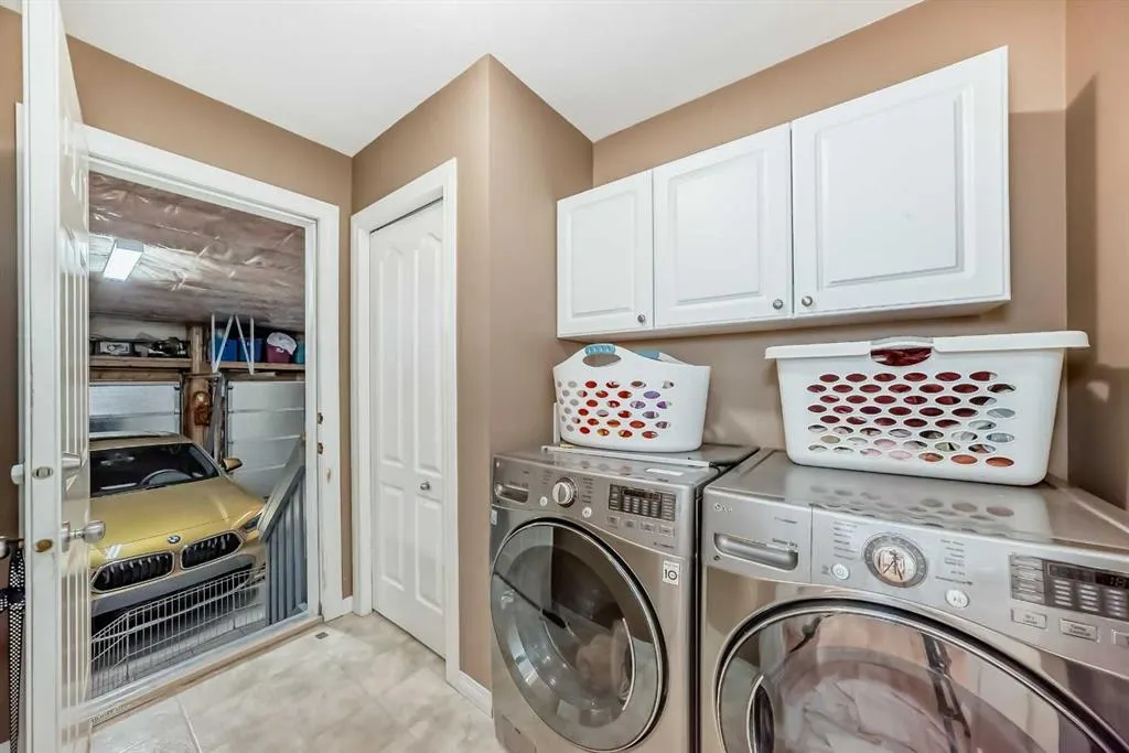 69 Simcoe Close SW