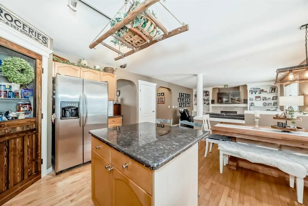 69 Simcoe Close SW