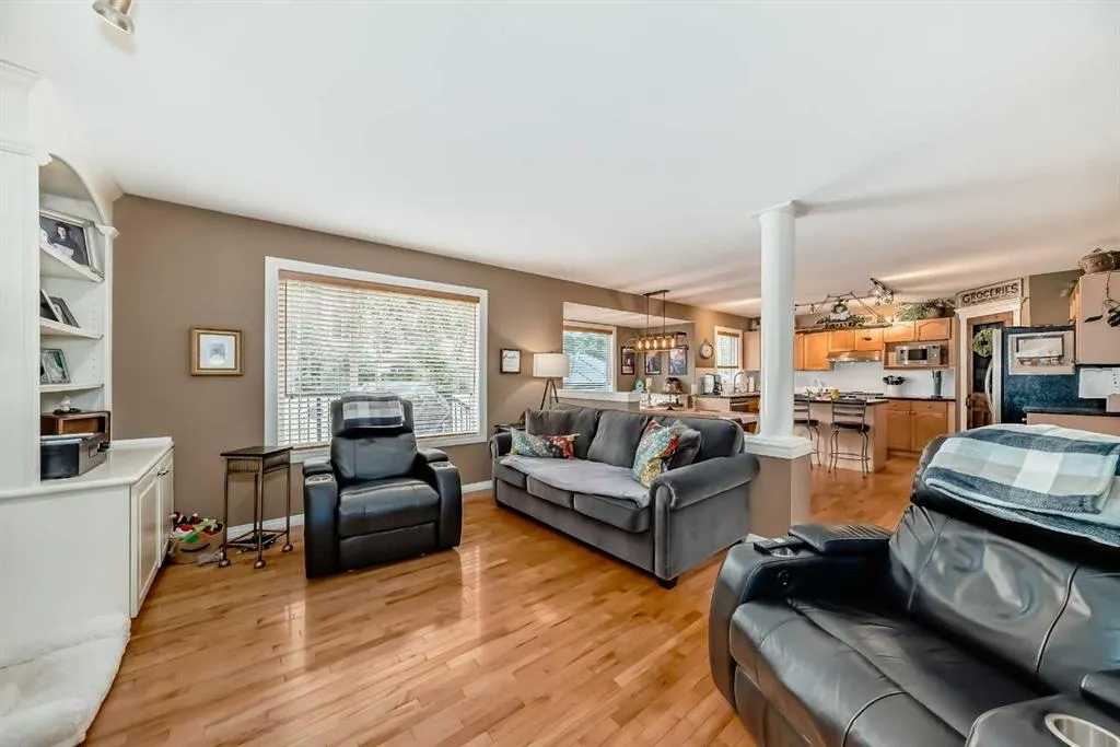 69 Simcoe Close SW