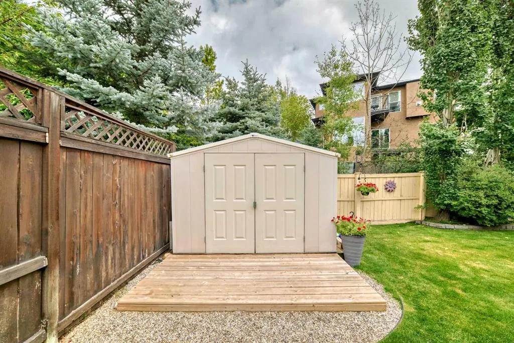 69 Simcoe Close SW