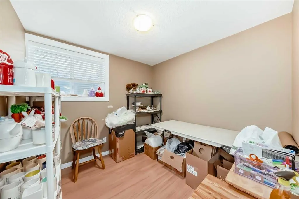 69 Simcoe Close SW