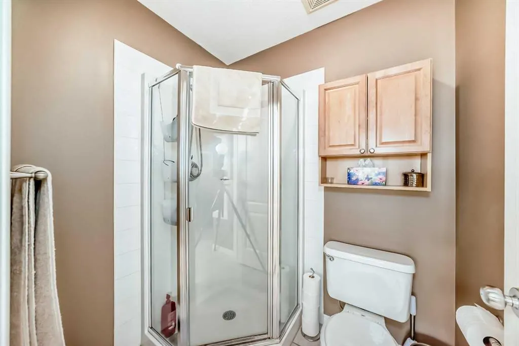 69 Simcoe Close SW