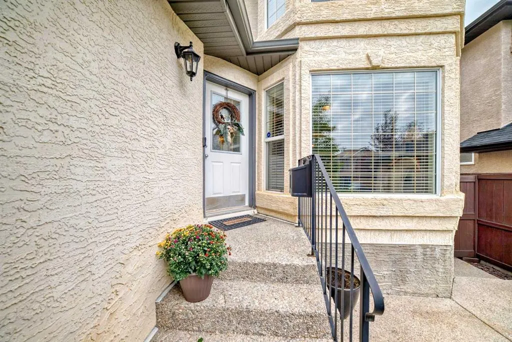 69 Simcoe Close SW