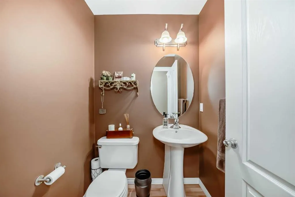 69 Simcoe Close SW