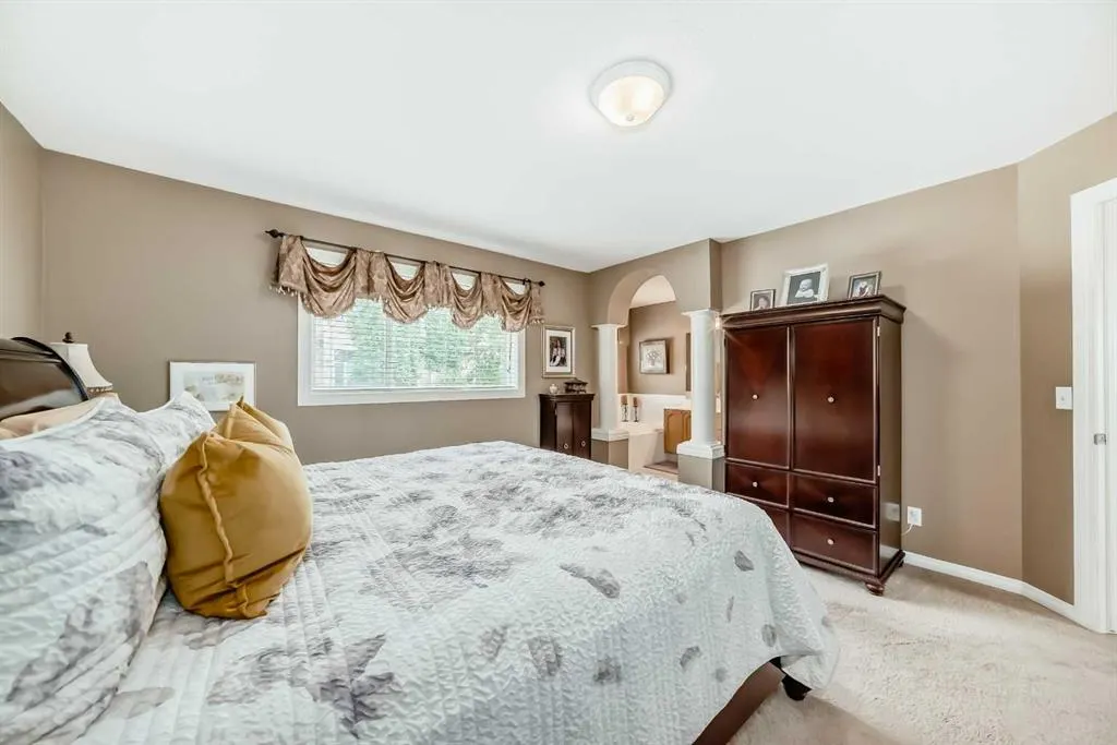 69 Simcoe Close SW