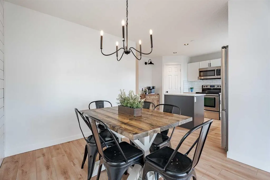 93 Evansford Circle NW