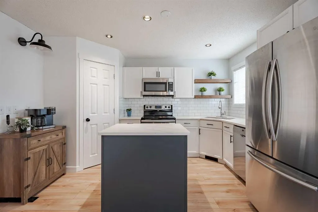 93 Evansford Circle NW