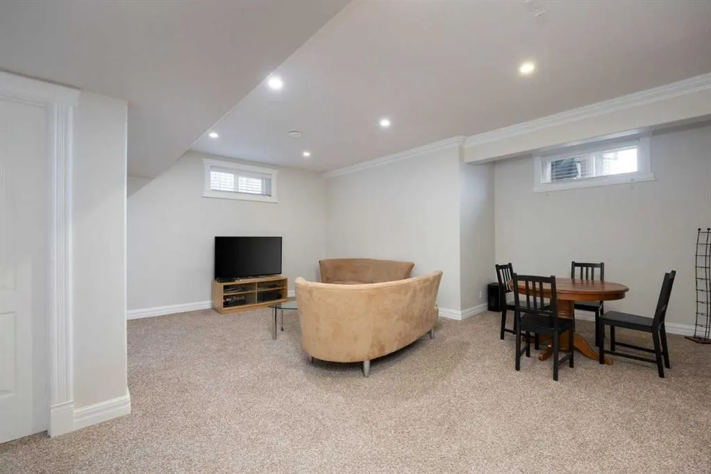 340 Fireweed Crescent