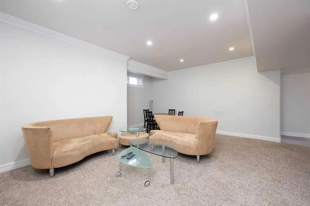 340 Fireweed Crescent