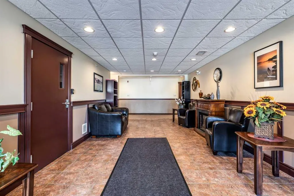 105 Main Street S, #102
