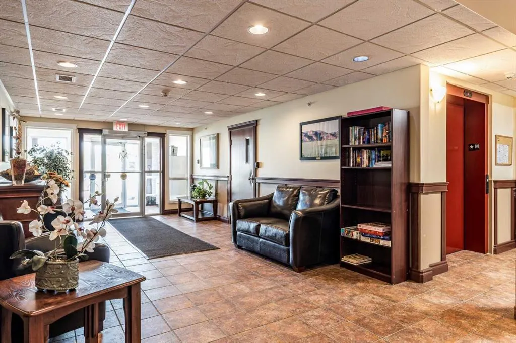 105 Main Street S, #102