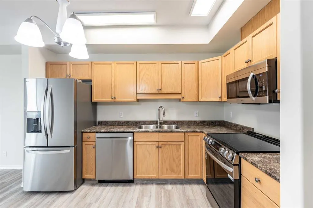 105 Main Street S, #102