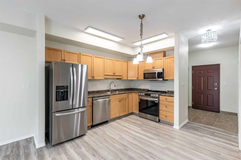 105 Main Street S, #102