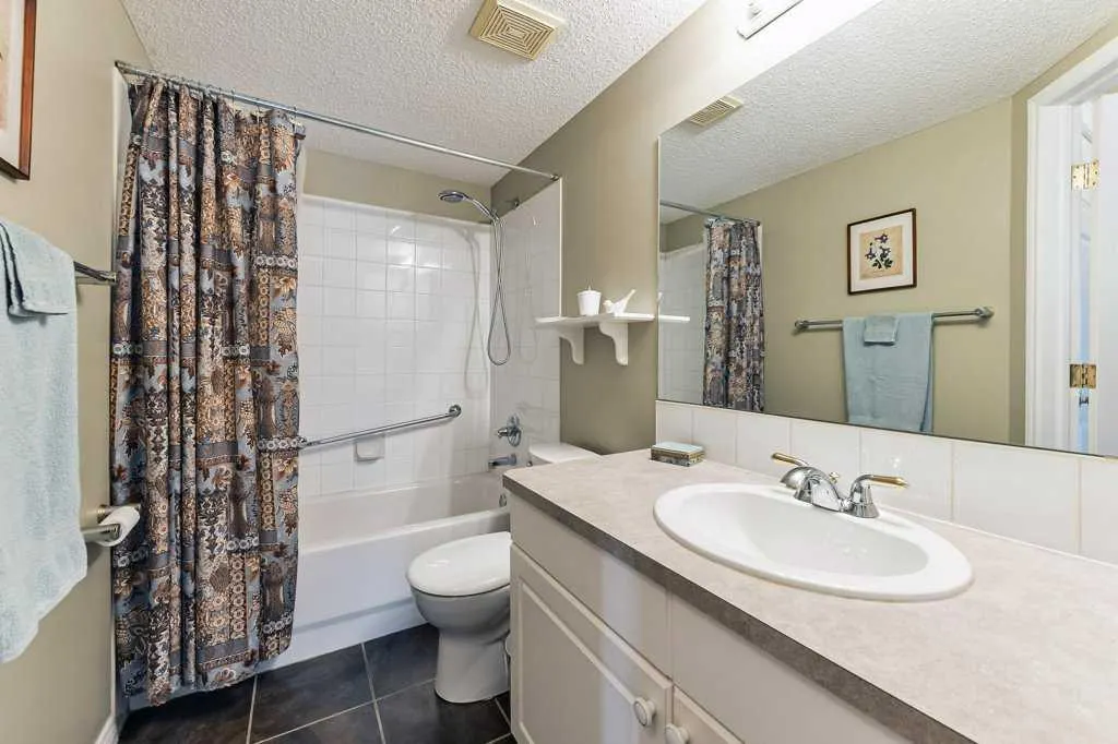 6800 Hunterview Drive NW, #215