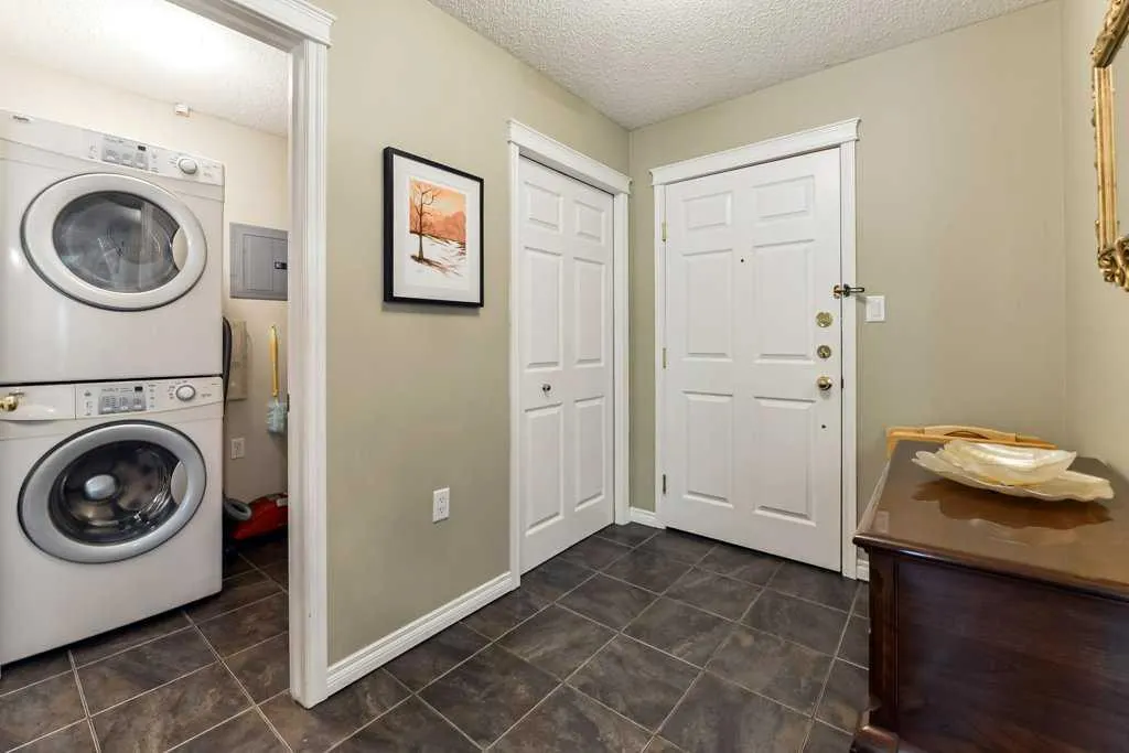 6800 Hunterview Drive NW, #215