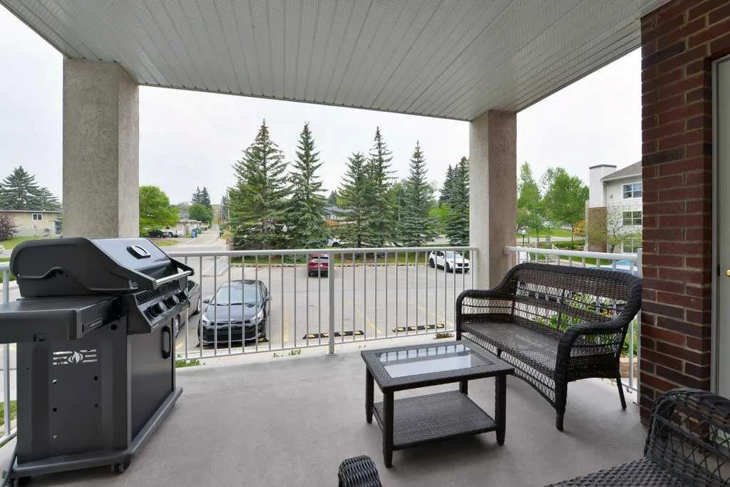 6800 Hunterview Drive NW, #215