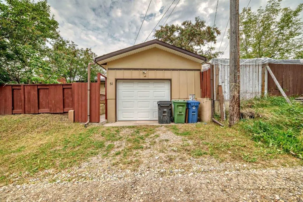 51 Ferncliff Crescent SE