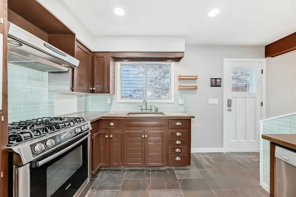 51 Holden Road SW
