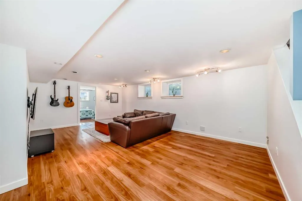 51 Holden Road SW