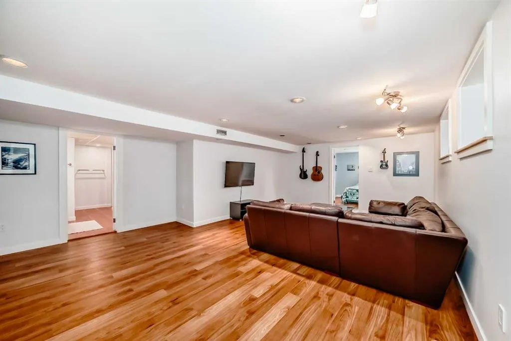 51 Holden Road SW