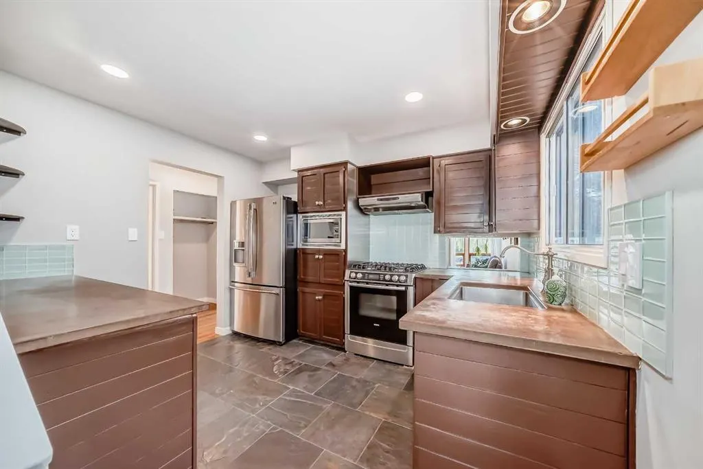 51 Holden Road SW