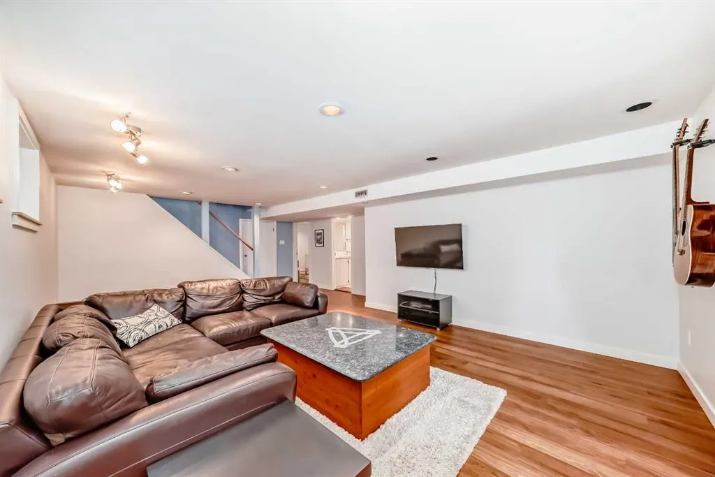 51 Holden Road SW