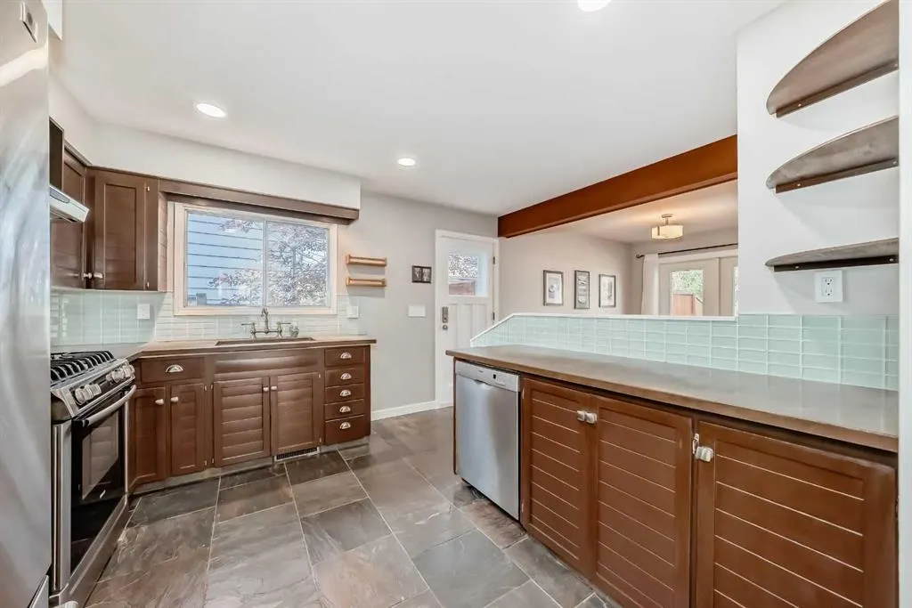 51 Holden Road SW