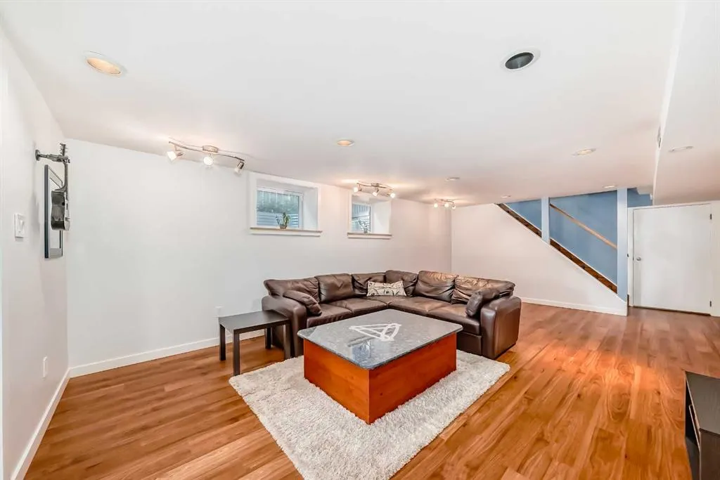 51 Holden Road SW
