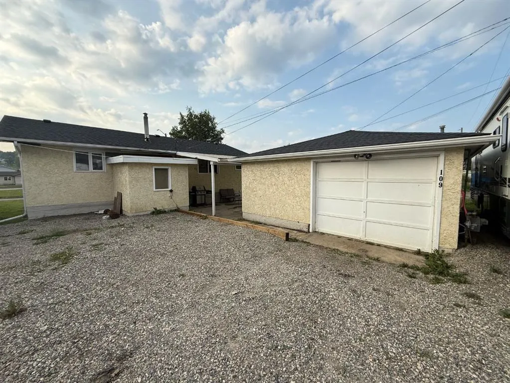 109 CADOMIN Square