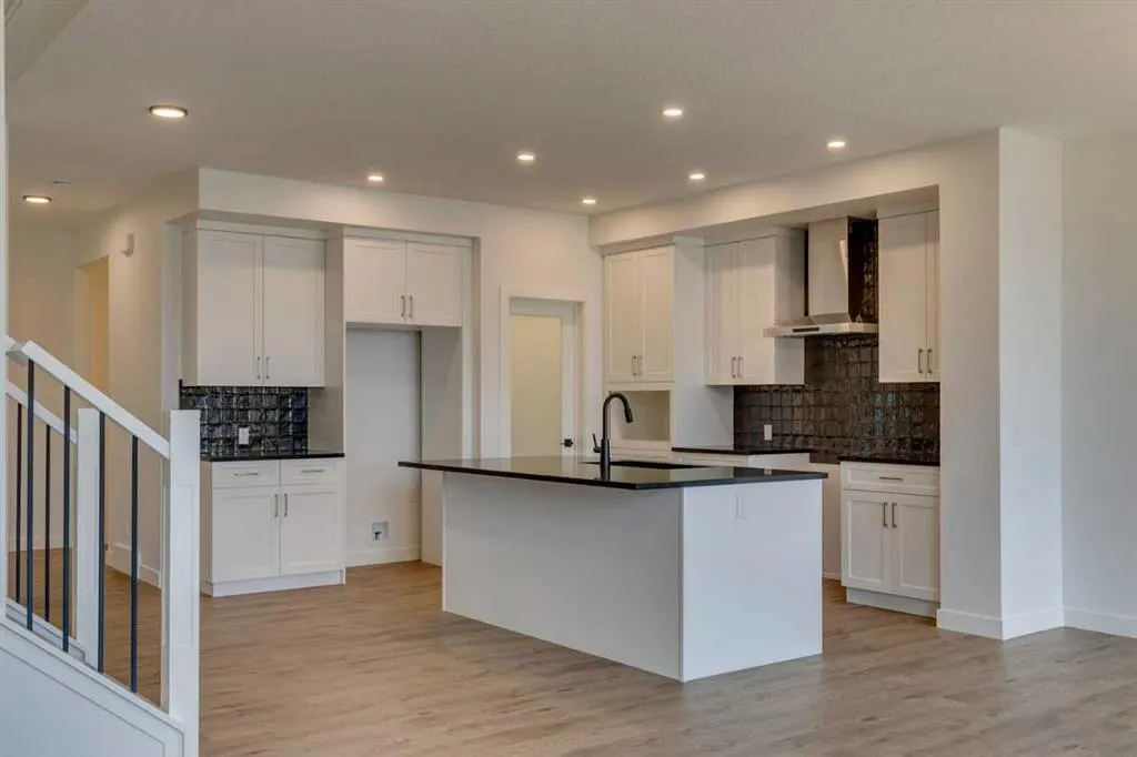 104 Amblefield Grove NW