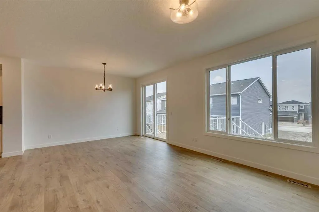 104 Amblefield Grove NW