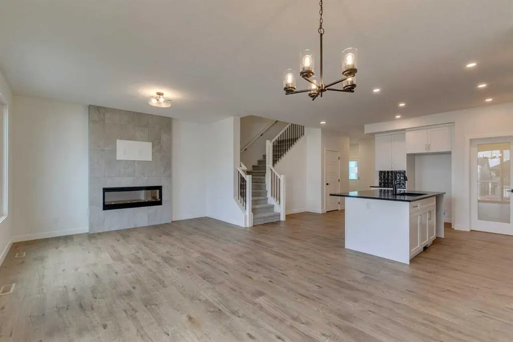 104 Amblefield Grove NW