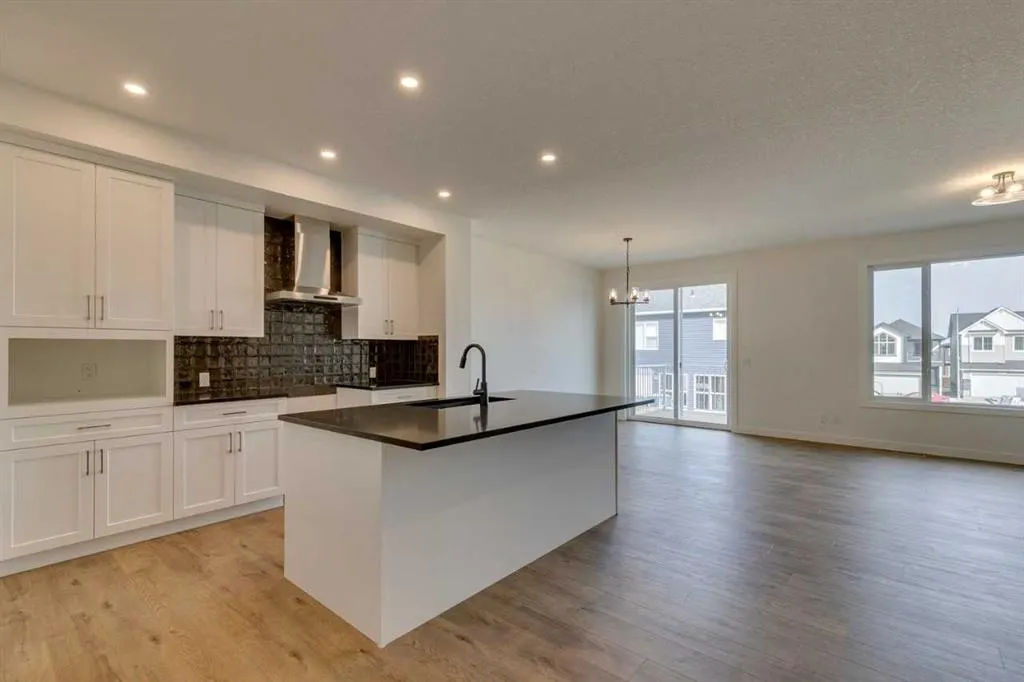 104 Amblefield Grove NW