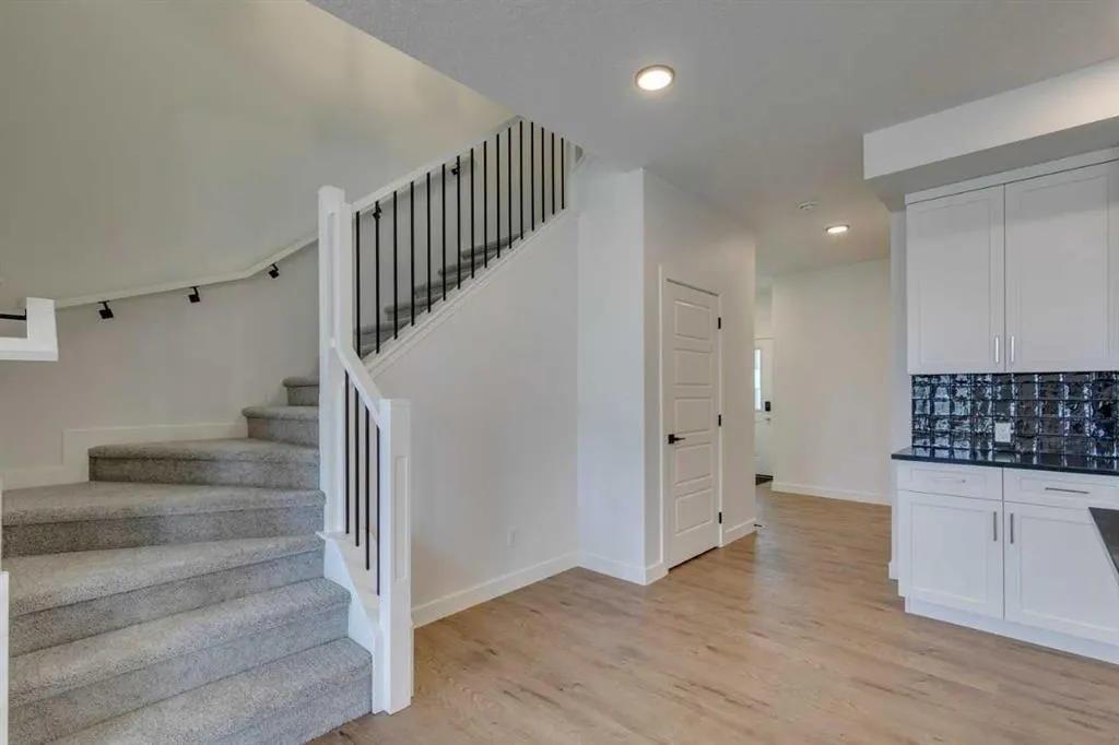 104 Amblefield Grove NW