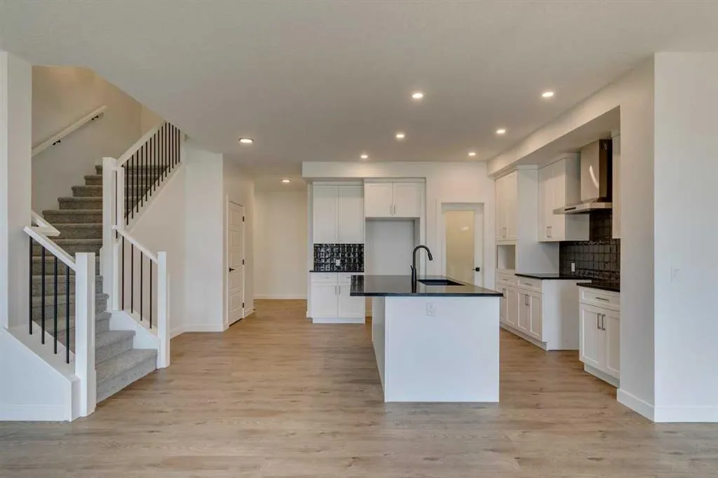 104 Amblefield Grove NW