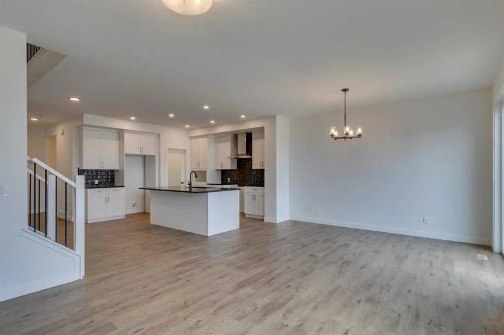104 Amblefield Grove NW