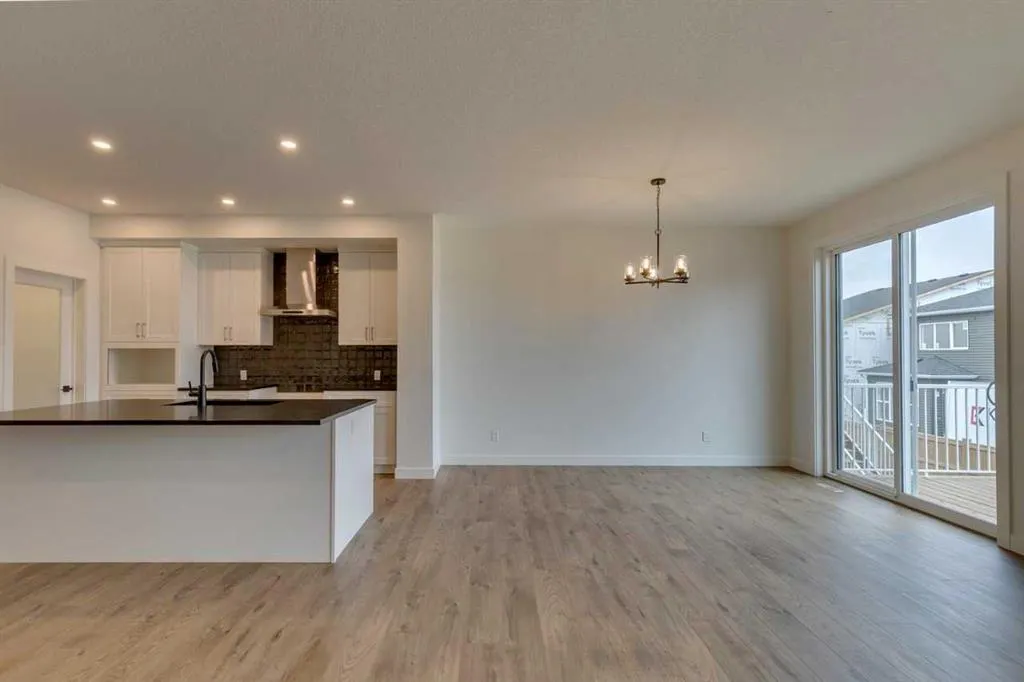 104 Amblefield Grove NW